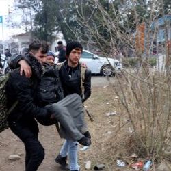 Edirne Valiliği, engelli göçmene tekerlekli sandalye verdi