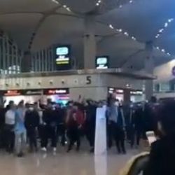 Cezayirliler ülkelerine alınmayınca protesto başlattı