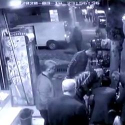 Yediği simit nedeniyle nefes alamayan adamı esnaf kurtardı