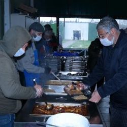 Bursa’da evsizler, virüse karşı korunuyor