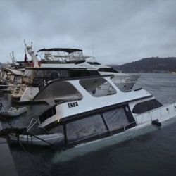 Bebek Sahili'nde gezi teknesi battı