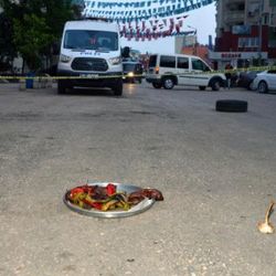 İftar yemeğini eve götürürken silahlı saldırıya uğradı