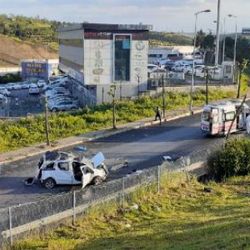 TEM'de bariyerleri aşan araç yan yola uçtu: 1 ölü