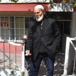 Kendini jandarma olarak tanıtıp yaşlı adamı dolandırdı