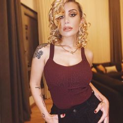 İrem Derici, ev halini paylaştı