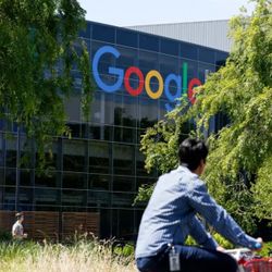 Google ve Facebook evden çalışma süresini uzattı