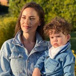 Fahriye Evcen oğlu ile fotoğraf paylaştı