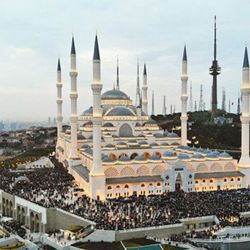 Cami avlularında 12 Haziran'dan itibaren namaz kılınacak
