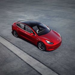 Tesla Model 3'ün uzun menzilli sürümü üretilecek