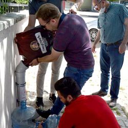 Sokak hayvanları için bırakılan yemler çalındı