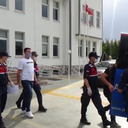Cenaze aracını çalıp, uyuşturucu taşıdılar