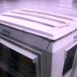Ağrı'da fırtına kulübeyi uçurdu