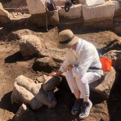 Patara'da iki heykel daha ortaya çıkartıldı