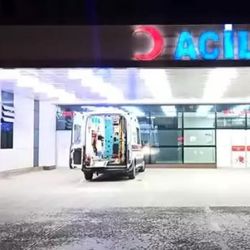 Cinsel organını kesti, pişman olup hastaneyi aradı
