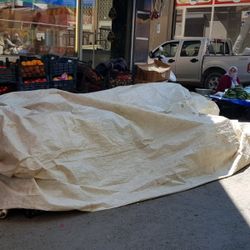 İzmir’de pazarcı kadın şalvarın içinde doğum yaptı