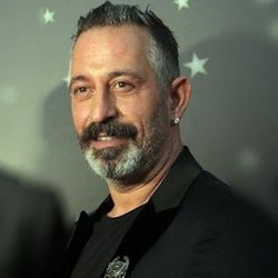 Cem Yılmaz, villasını satıyor
