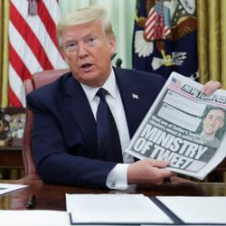 Trump, sosyal medyayı düzenleyecek kararnameyi imzaladı