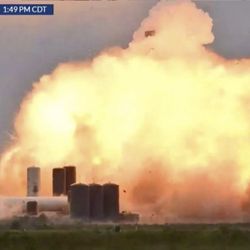 SpaceX’in Starship prototipi test sırasında patladı