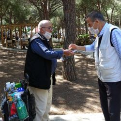 Sokağa çıkma iznini çalışarak geçirdi
