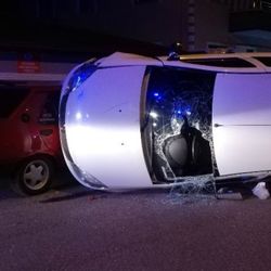 Tartıştığı şahısların üzerine aracını sürerken kaza yaptı
