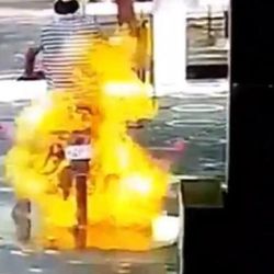 Motosikletli sürücü dezenfekte edilirken alev aldı