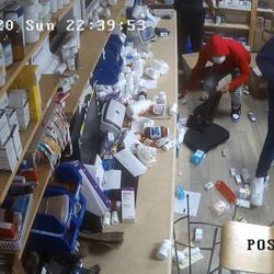 ABD'de Türk vatandaşının işlettiği eczane yağmalandı