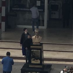 Esenyurt Belediyesi'nden Nazım Hikmet heykeli