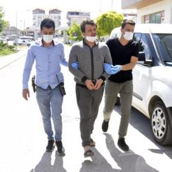 Ailesiyle tartışan şahıs, babası ve kardeşini bıçakladı