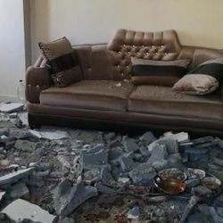 Mersin'de evin tavanı göçtü: 2 yaralı
