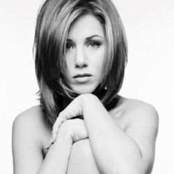 Jennifer Aniston çıplak pozunu açık artırmaya çıkardı