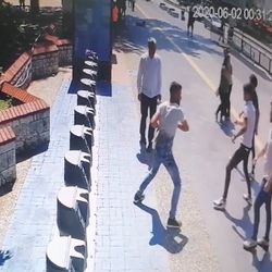 Antalya'da sigara vermek istemeyince, bıçaklandı