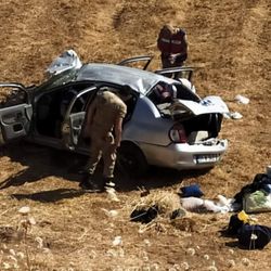 Siirt’te tarlaya uçan otomobil hurdaya döndü: 5 yaralı