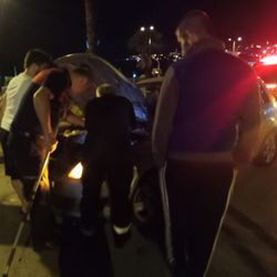 Zonguldak'ta aracın motoruna sıkışan kedi kurtarıldı