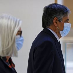 Eski Fransa Başbakanı Fillon’a 5 yıl hapis cezası