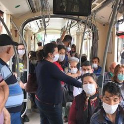 Eskişehir'de tramvayda sosyal mesafe tartışması