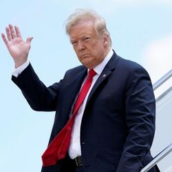 İran, Trump için tutuklama kararı çıkarttı