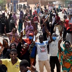 Sudan'da protestocular, devrimin gidişatından rahatsız