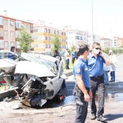 Nevşehir'de üst geçidin ayağına çarpan sürücü öldü