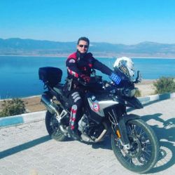 Şüpheliyi kovalarken düşüp yaralanan polis şehit oldu