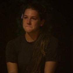 Nisa Bölükbaşı Survivor'dan gözyaşlarıyla ayrıldı