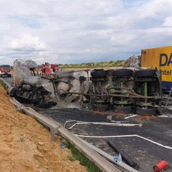 Polonya’da yolcu otobüsü ile 2 tır çarpıştı: 32 yaralı