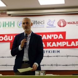Doğu Türkistan’da ‘Adım Adım Soykırım’