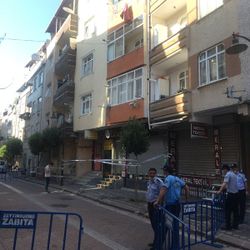 Zeytinburnu’nda 4 katli bina, çökme riskiyle boşaltıldı