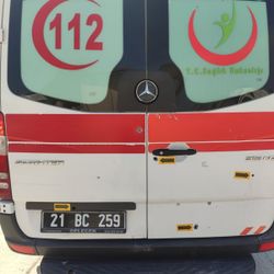 Diyarbakır'da hastaya giden ambulans kurşunlandı
