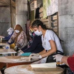 Antalya'da 80 gönüllü gözleme ile yeni cami yaptırıyor