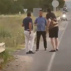 Hakan Bayrakçı, bıçaklı saldırganı engelledi