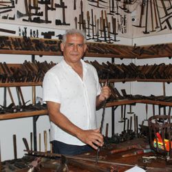 Türkiye'nin ilk çekiç koleksiyonuna sahip
