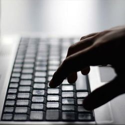 Rus hackerlar, İngiltere'nin aşı çalışmalarına saldırdı