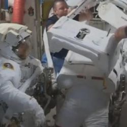 NASA astronotları uzay yürüyüşüne çıktı