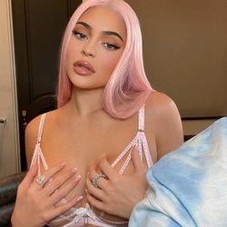 Kylie Jenner'dan kızına 200 bin dolarlık Midilli